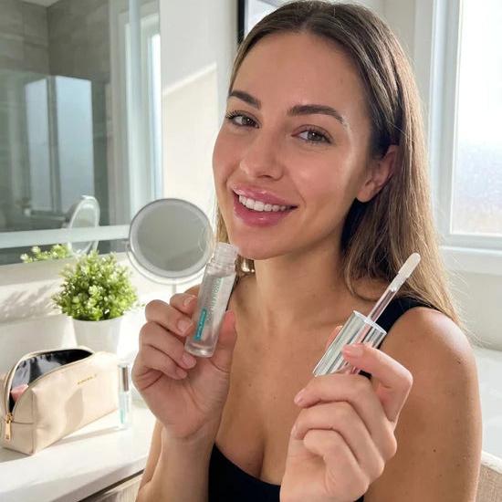 Moisturizing Lip Essence